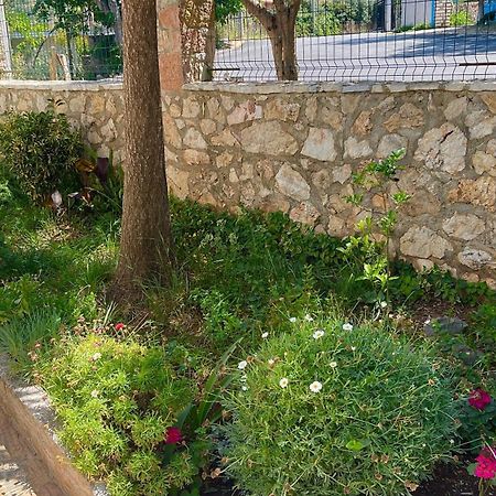 Guesthouse Shehu Ksamil Bagian luar foto