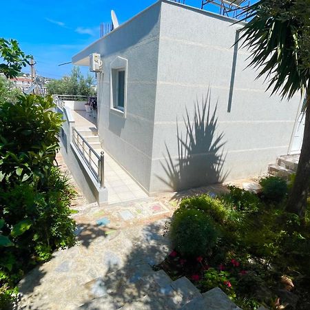 Guesthouse Shehu Ksamil Bagian luar foto