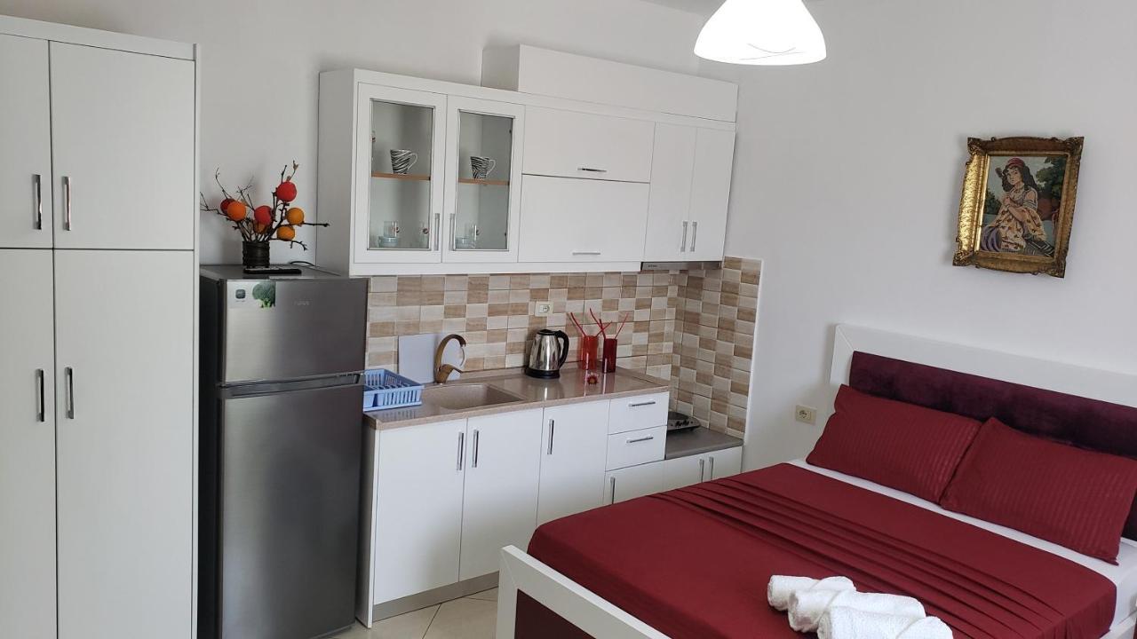 Guesthouse Shehu Ksamil Bagian luar foto