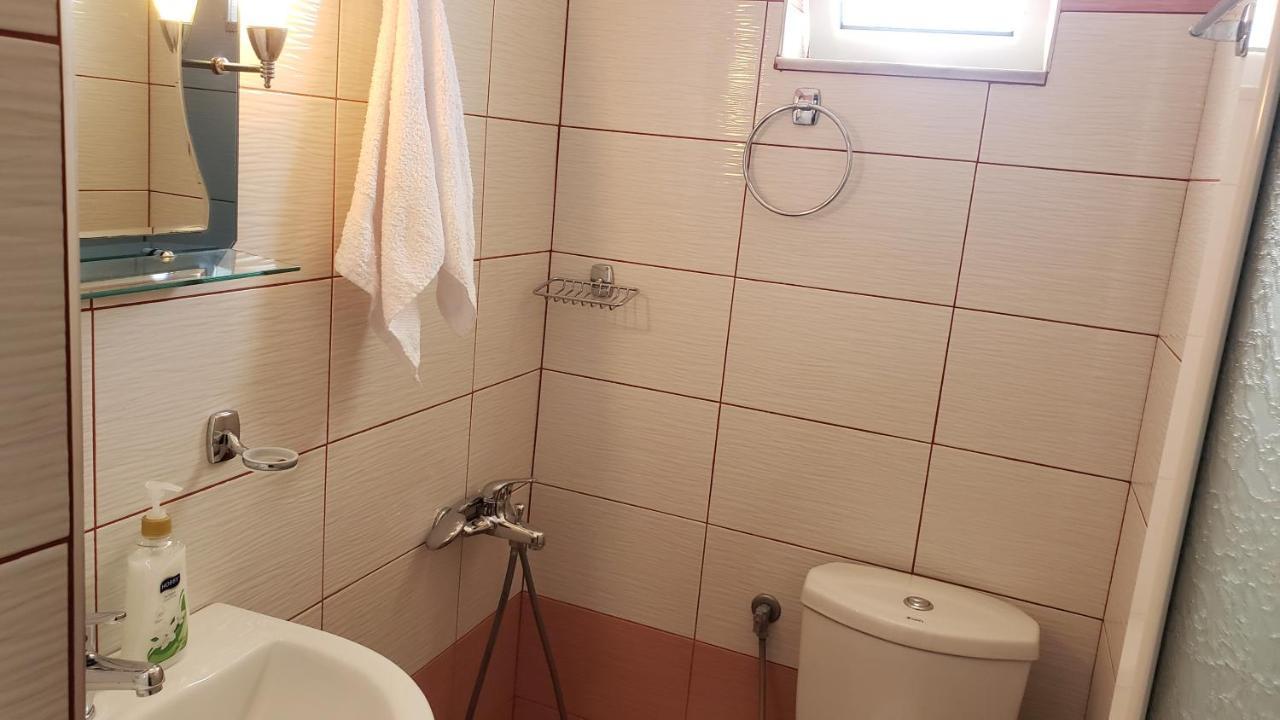Guesthouse Shehu Ksamil Bagian luar foto