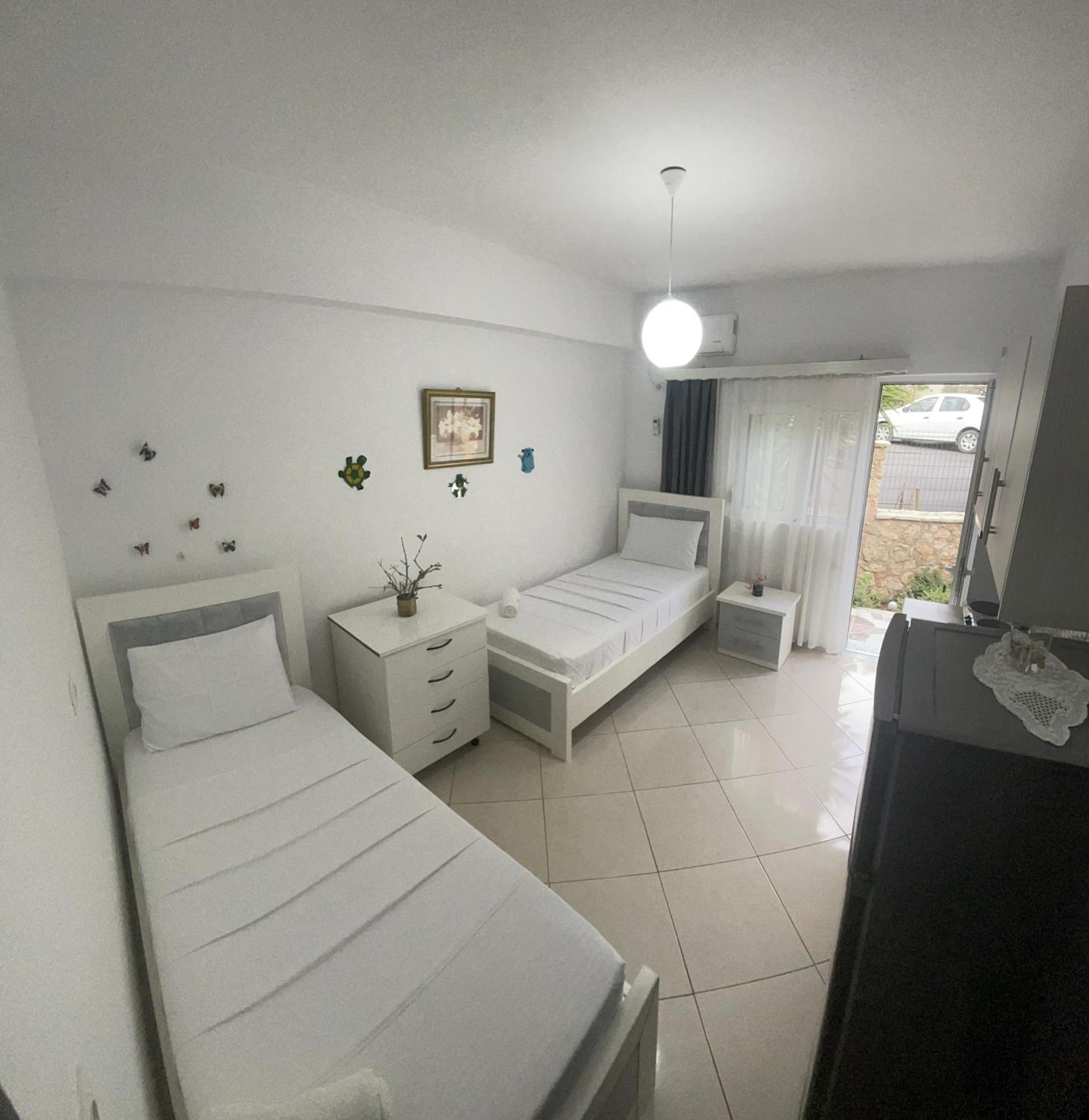 Guesthouse Shehu Ksamil Bagian luar foto